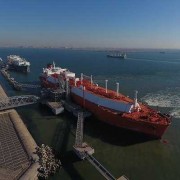 满载的LNG汽船困在澳洲码头，价格波动恐加剧？